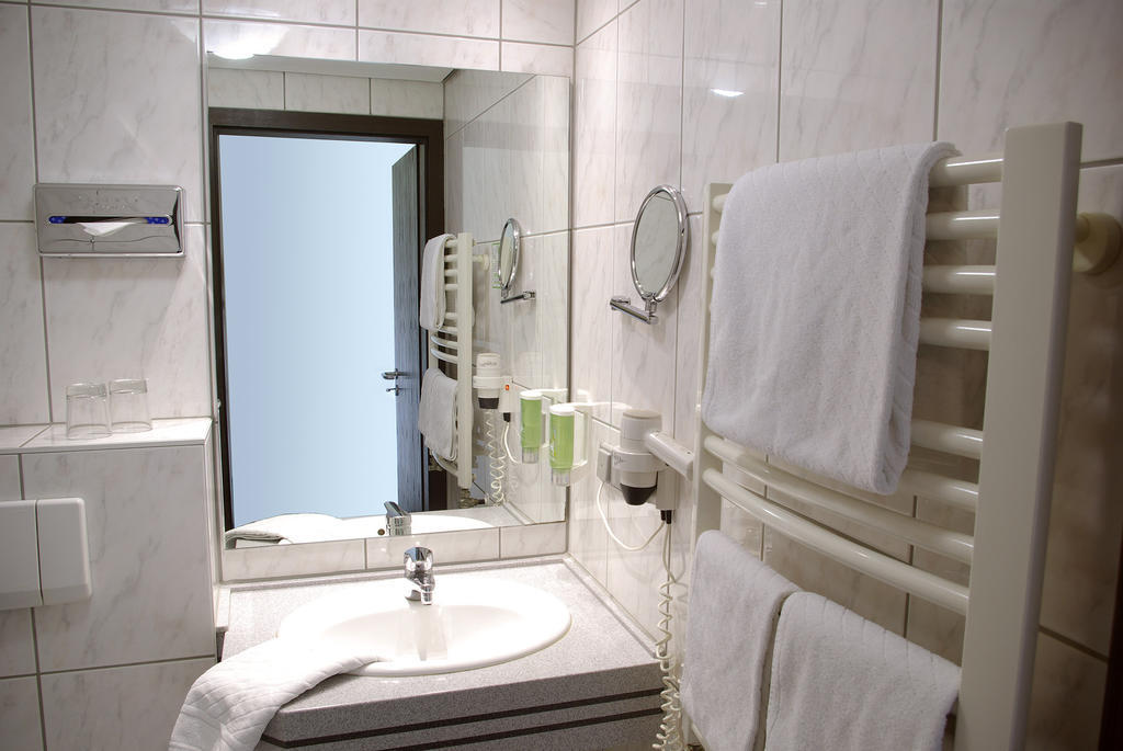 Parkhotel "Am Schaenzchen" Andernach Room photo